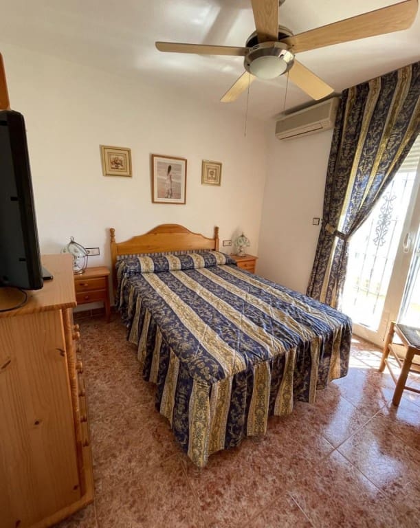 Chalet de 3 habitaciones en Playa Flamenca en venta con piscina garaje - 227.900 € (Ref: 9412682)