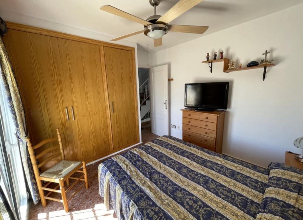 Chalet de 3 habitaciones en Playa Flamenca en venta con piscina garaje - 227.900 € (Ref: 9412682)