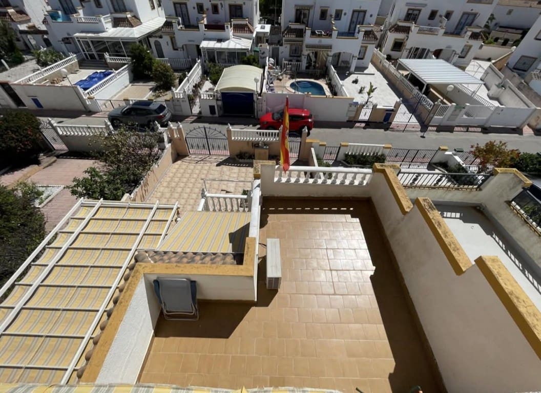 Chalet de 3 habitaciones en Playa Flamenca en venta con piscina garaje - 227.900 € (Ref: 9412682)