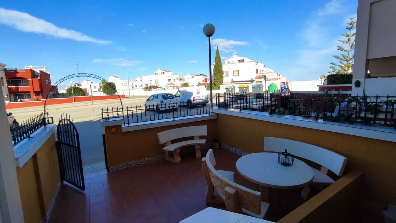 2 soveværelse Bungalow til salg i Playa Flamenca med swimmingpool - € 134.950 (Ref: 9449776)
