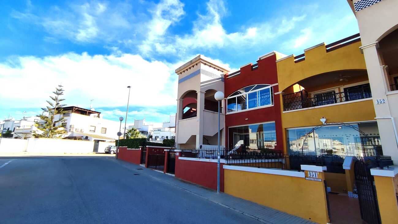 2 soveværelse Bungalow til salg i Playa Flamenca med swimmingpool - € 134.950 (Ref: 9449776)