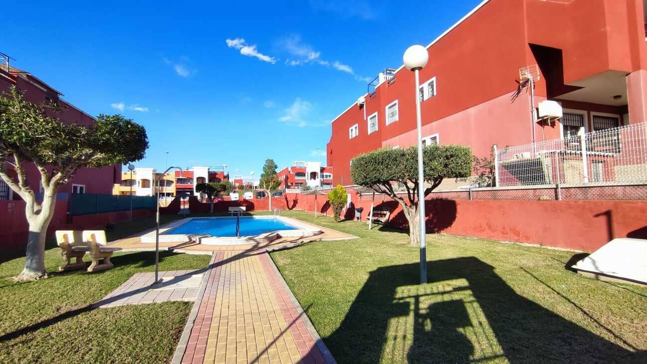 2 soveværelse Bungalow til salg i Playa Flamenca med swimmingpool - € 134.950 (Ref: 9449776)