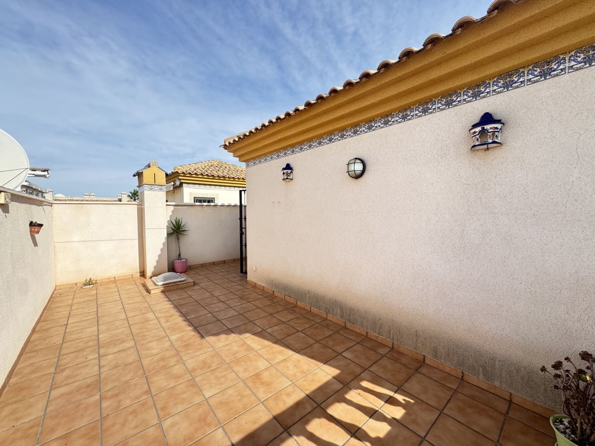 Chalet de 3 habitaciones en Playa Flamenca en venta con piscina garaje - 199.999 € (Ref: 9453275)