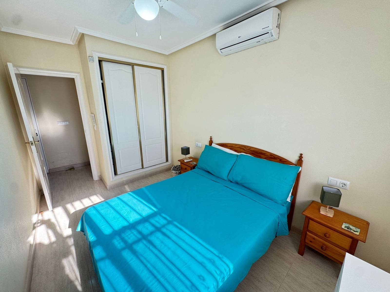 Chalet de 3 habitaciones en Playa Flamenca en venta con piscina garaje - 199.999 € (Ref: 9453275)