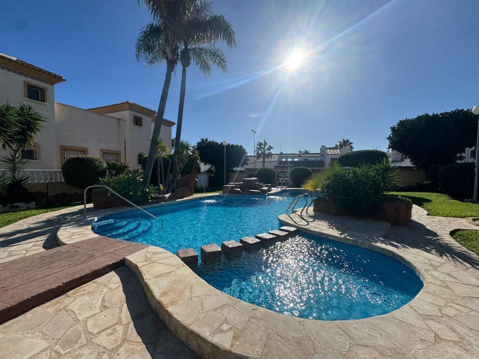 Chalet de 3 habitaciones en Playa Flamenca en venta con piscina garaje - 199.999 € (Ref: 9453275)