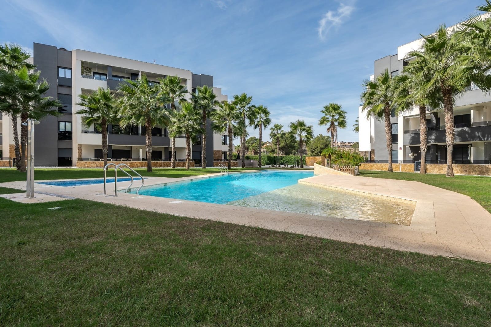 2 slaapkamer Appartement te koop in Playa Flamenca met zwembad garage - € 239.000 (Ref: 9453536)