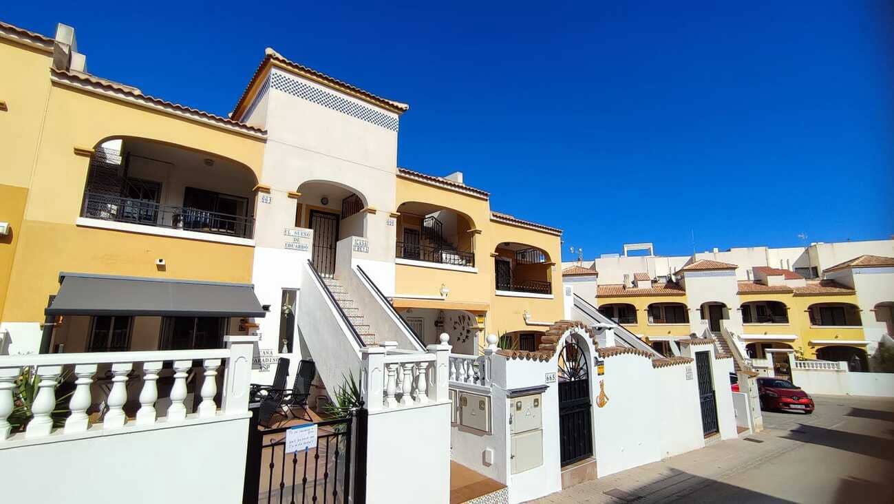 2 bedroom Bungalow for sale in Playa Flamenca with pool - € 129,000 (Ref: 9456541)