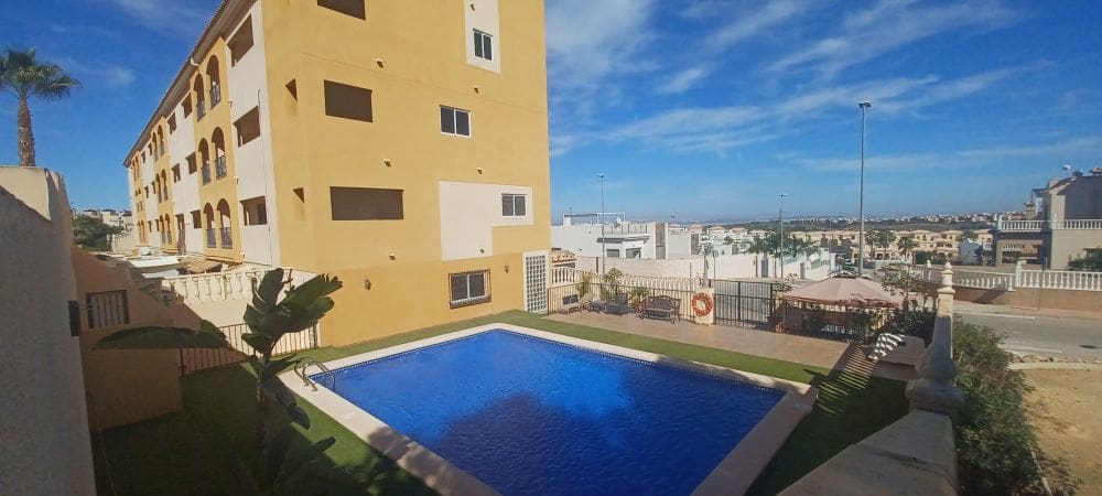 2 quarto Penthouse para venda em Playa Flamenca com piscina - 134 995 € (Ref: 9462806)