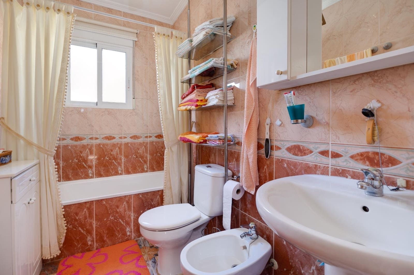 4 bedroom Villa for sale in La Zenia with pool garage - € 305,000 (Ref: 9488454)