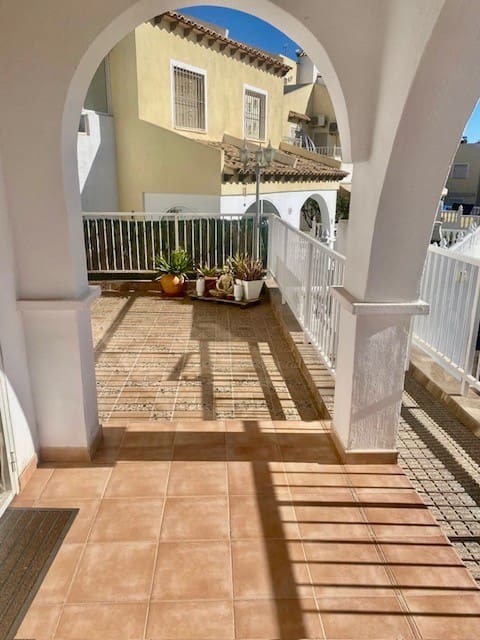 3 slaapkamer Villa te koop in Villamartin met zwembad - € 175.000 (Ref: 9488456)