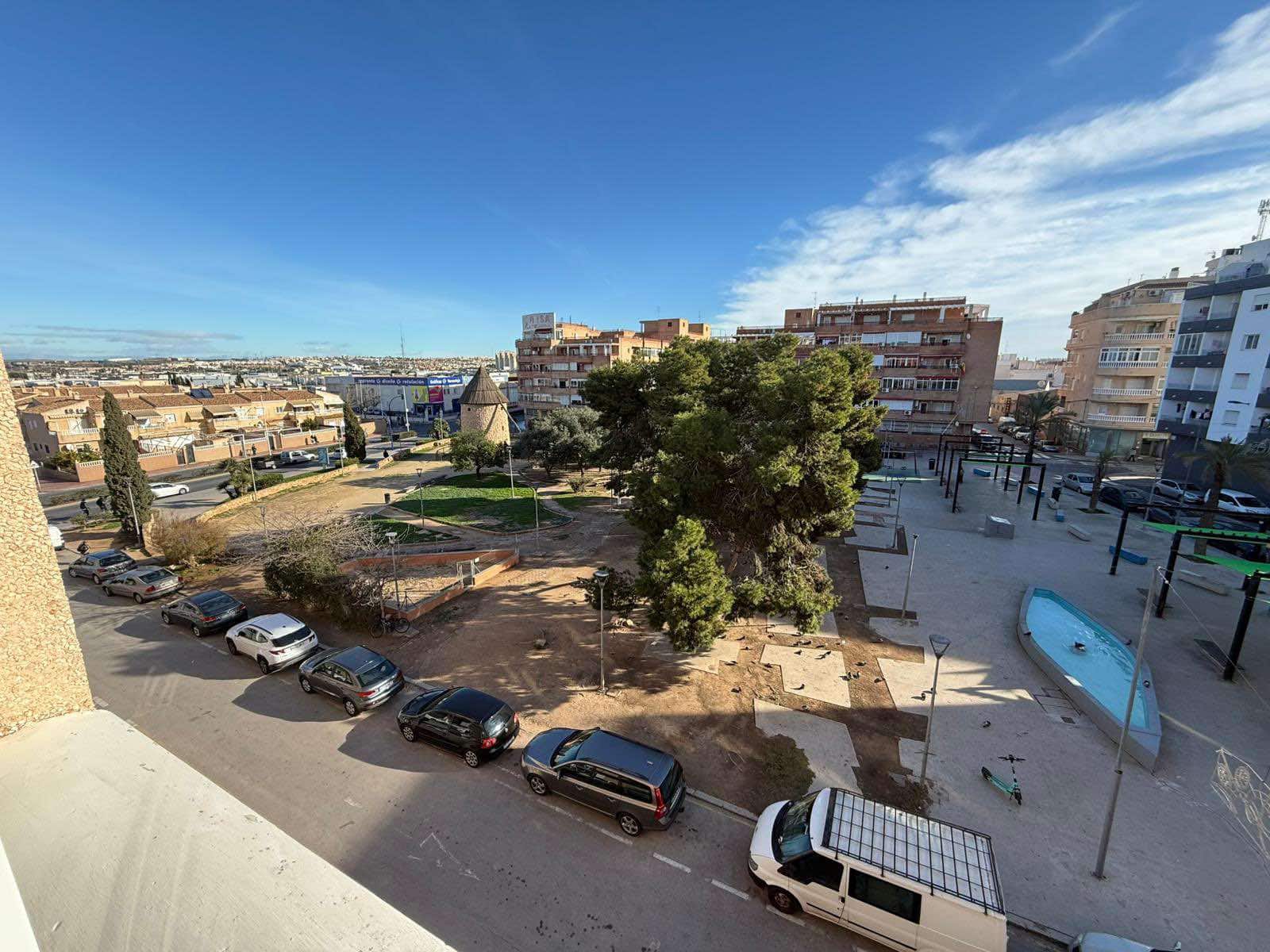 2 bedroom Apartment for sale in Torrevieja with pool - € 129,000 (Ref: 9495550)