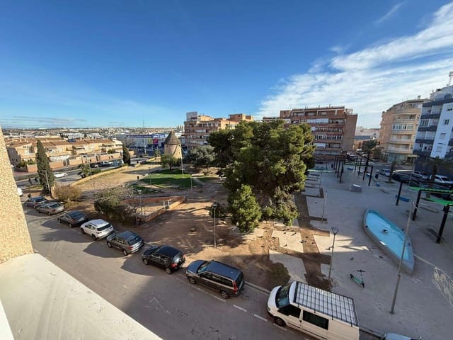 2 bedroom Apartment for sale in Torrevieja with pool - € 129,000 (Ref: 9495550)