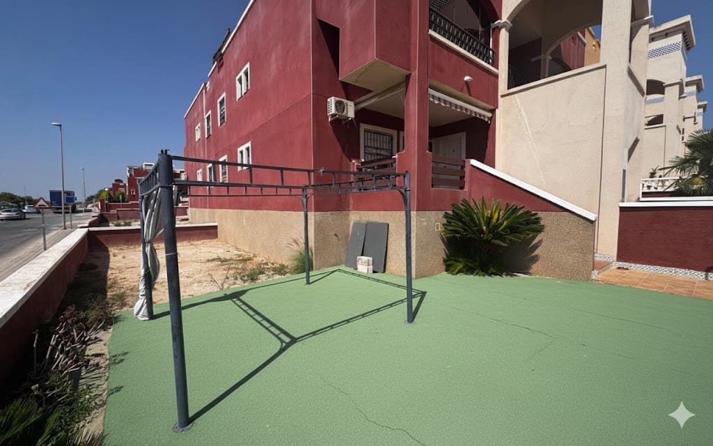 2 sypialnia Bungalow na sprzedaż w Playa Flamenca z basenem garażem - 134 999 € (Ref: 9528449)