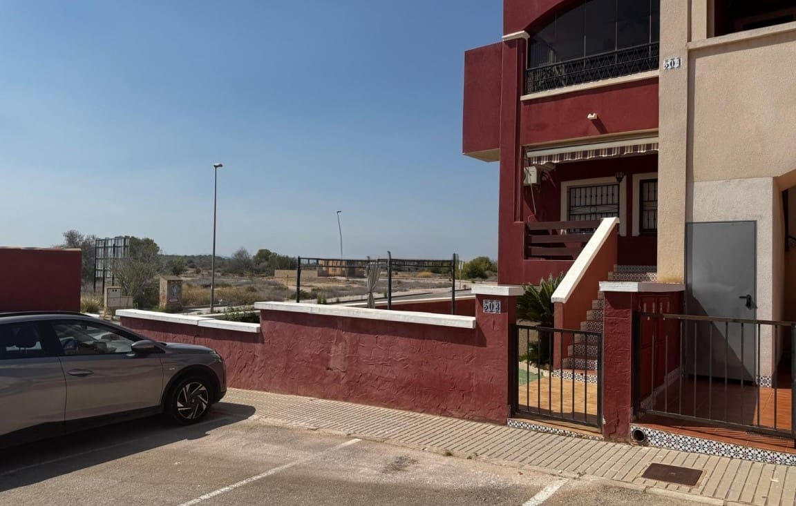 2 sypialnia Bungalow na sprzedaż w Playa Flamenca z basenem garażem - 134 999 € (Ref: 9528449)