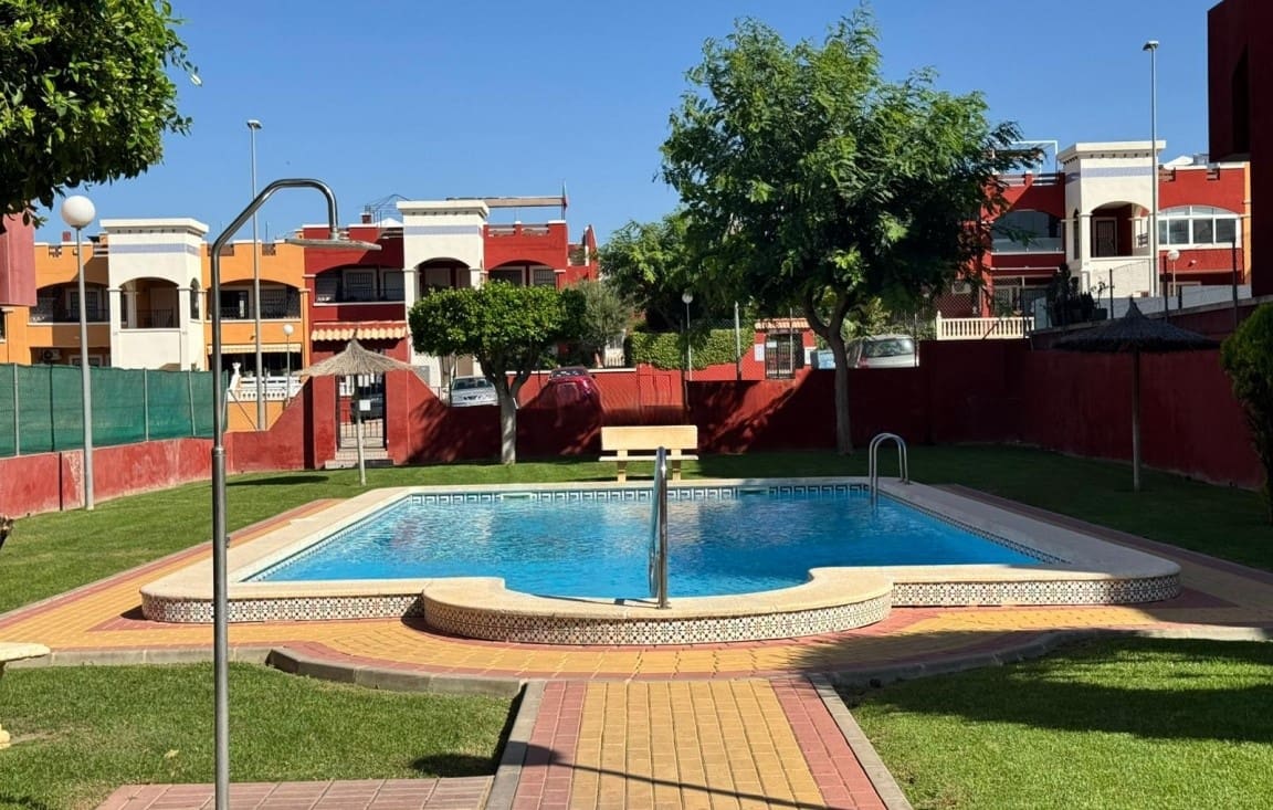2 sypialnia Bungalow na sprzedaż w Playa Flamenca z basenem garażem - 134 999 € (Ref: 9528449)