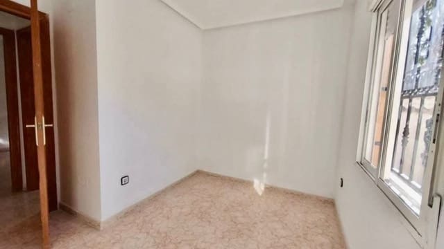 3 makuuhuone Huvila myytävänä paikassa Playa Flamenca, Orihuela mukana uima-altaan 
autotalli - 210 000 € (Ref: 9537358)