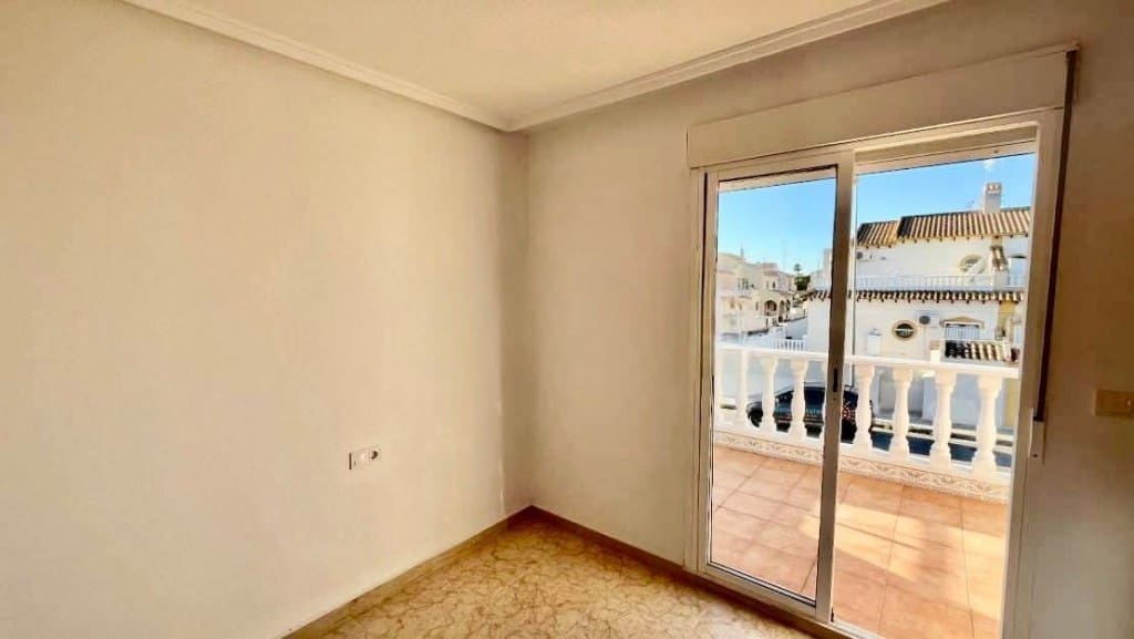 3 makuuhuone Huvila myytävänä paikassa Playa Flamenca mukana uima-altaan 
autotalli - 210 000 € (Ref: 9537358)