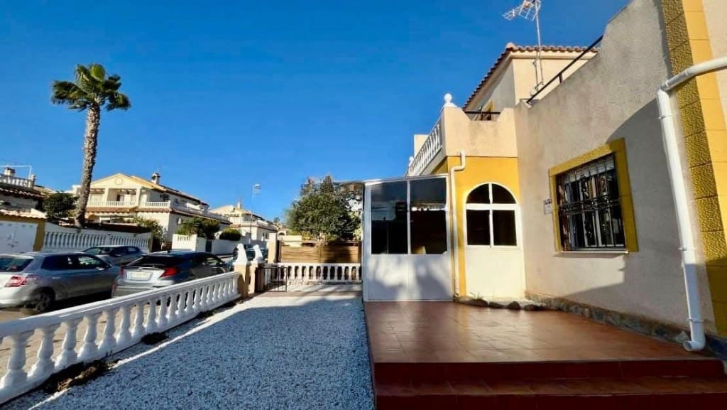 3 makuuhuone Huvila myytävänä paikassa Playa Flamenca mukana uima-altaan 
autotalli - 210 000 € (Ref: 9537358)