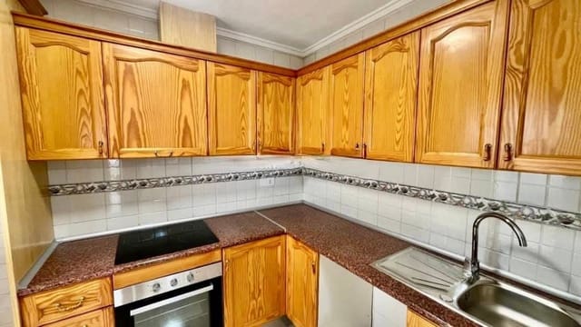 3 makuuhuone Huvila myytävänä paikassa Playa Flamenca, Orihuela mukana uima-altaan 
autotalli - 210 000 € (Ref: 9537358)