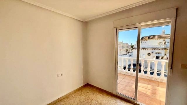 3 makuuhuone Huvila myytävänä paikassa Playa Flamenca, Orihuela mukana uima-altaan 
autotalli - 210 000 € (Ref: 9537358)