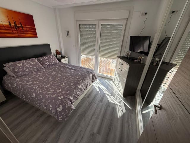 3 makuuhuone Huvila myytävänä paikassa Playa Flamenca, Orihuela mukana uima-altaan 
autotalli - 399 000 € (Ref: 9572141)