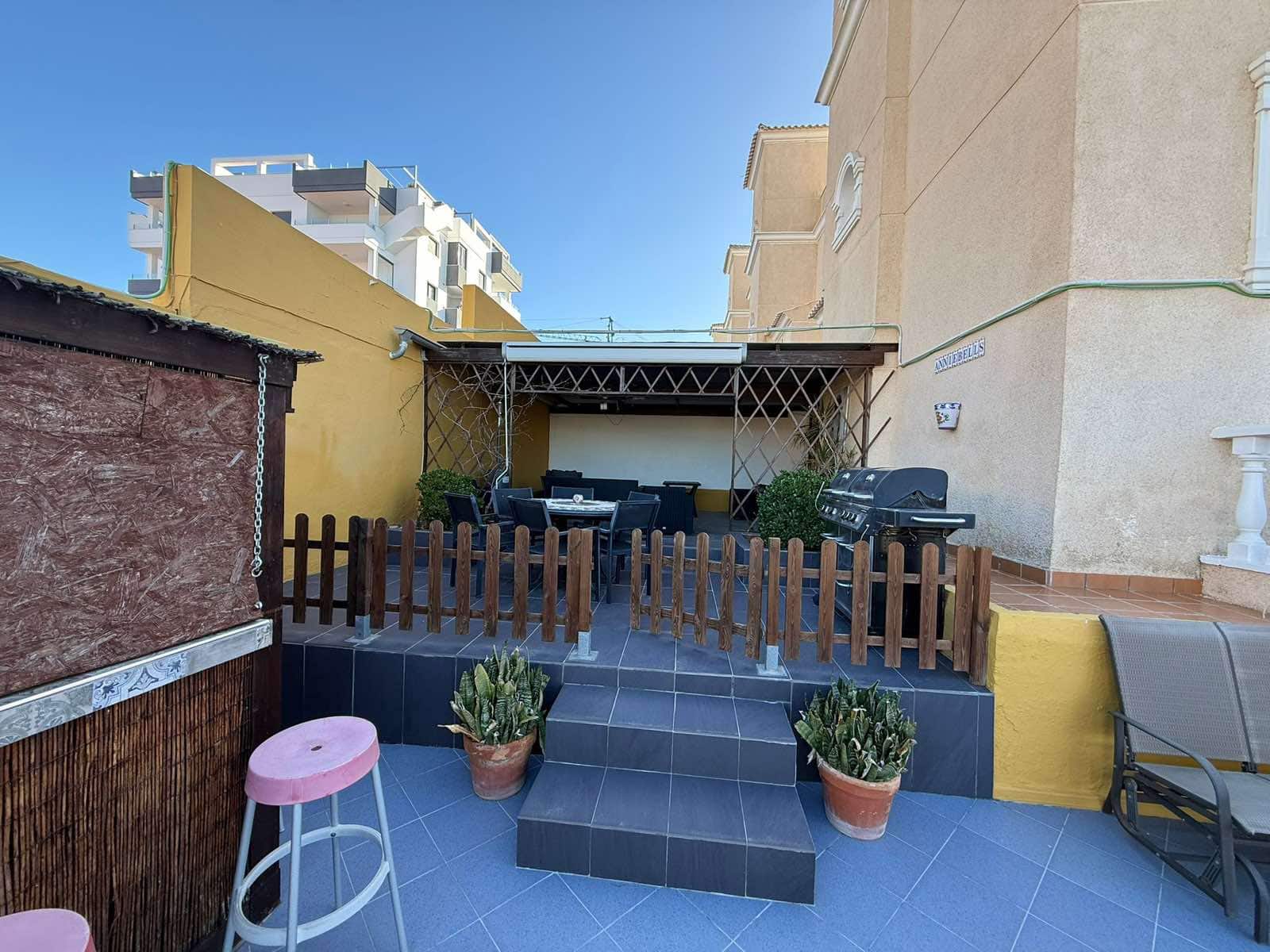 3 makuuhuone Huvila myytävänä paikassa Playa Flamenca mukana uima-altaan 
autotalli - 399 000 € (Ref: 9572141)