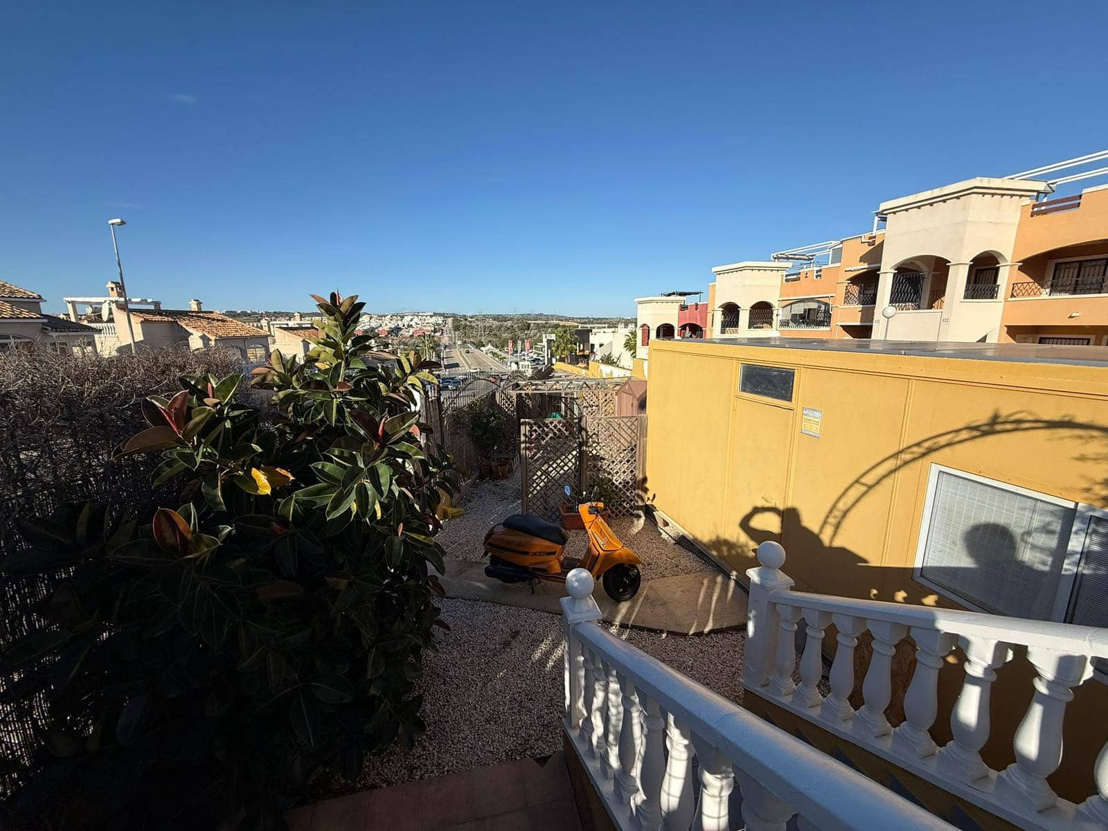 3 makuuhuone Huvila myytävänä paikassa Playa Flamenca mukana uima-altaan 
autotalli - 399 000 € (Ref: 9572141)