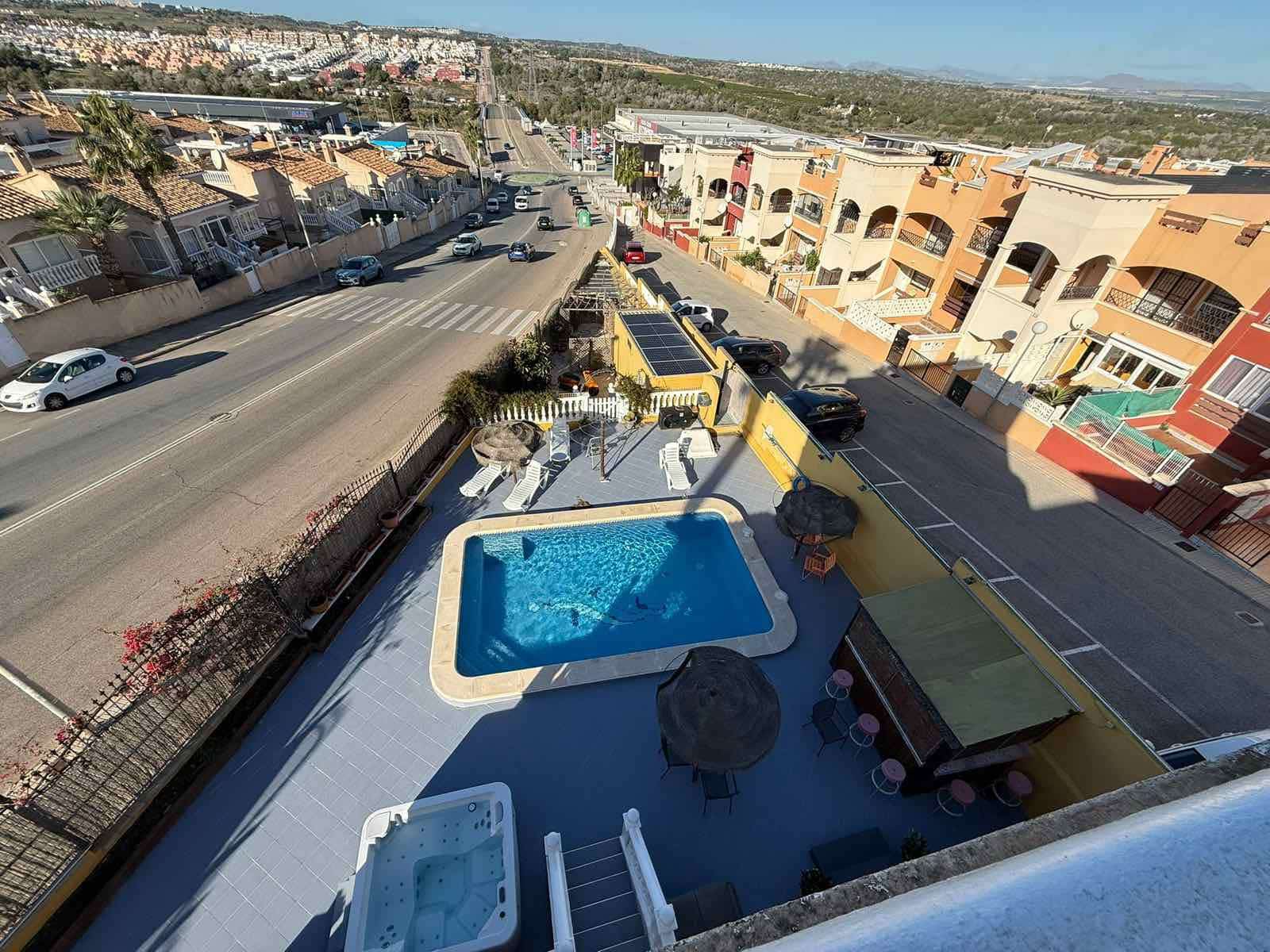 3 makuuhuone Huvila myytävänä paikassa Playa Flamenca mukana uima-altaan 
autotalli - 399 000 € (Ref: 9572141)