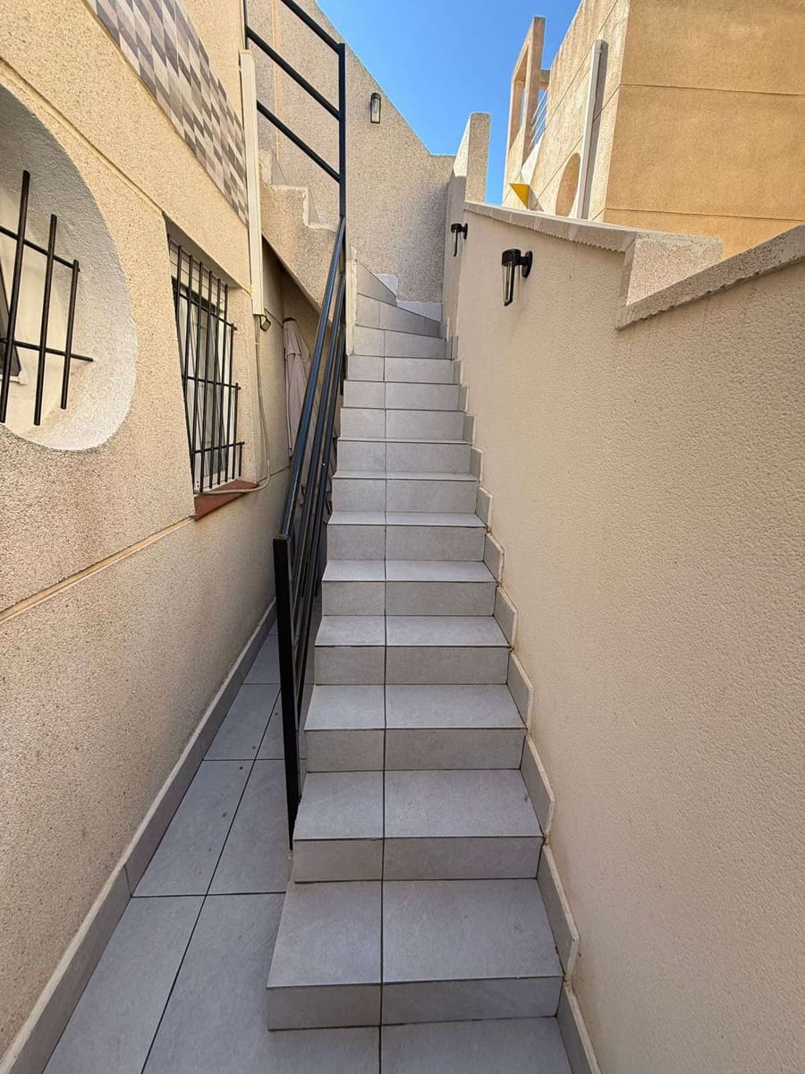 2 soverom Villa til salgs i Torrevieja med svømmebasseng garasje - € 159 000 (Ref: 9609955)