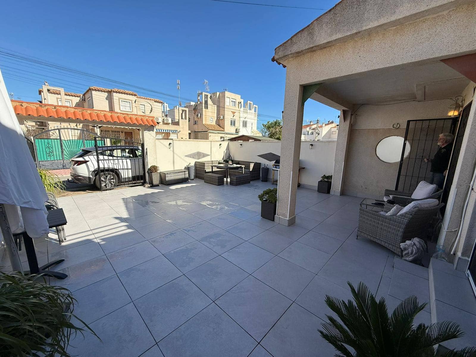 2 soverom Villa til salgs i Torrevieja med svømmebasseng garasje - € 159 000 (Ref: 9609955)