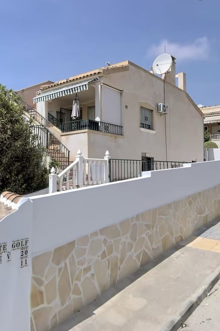 3 soveværelse Villa til salg i Villamartin med swimmingpool - € 149.900 (Ref: 9614081)