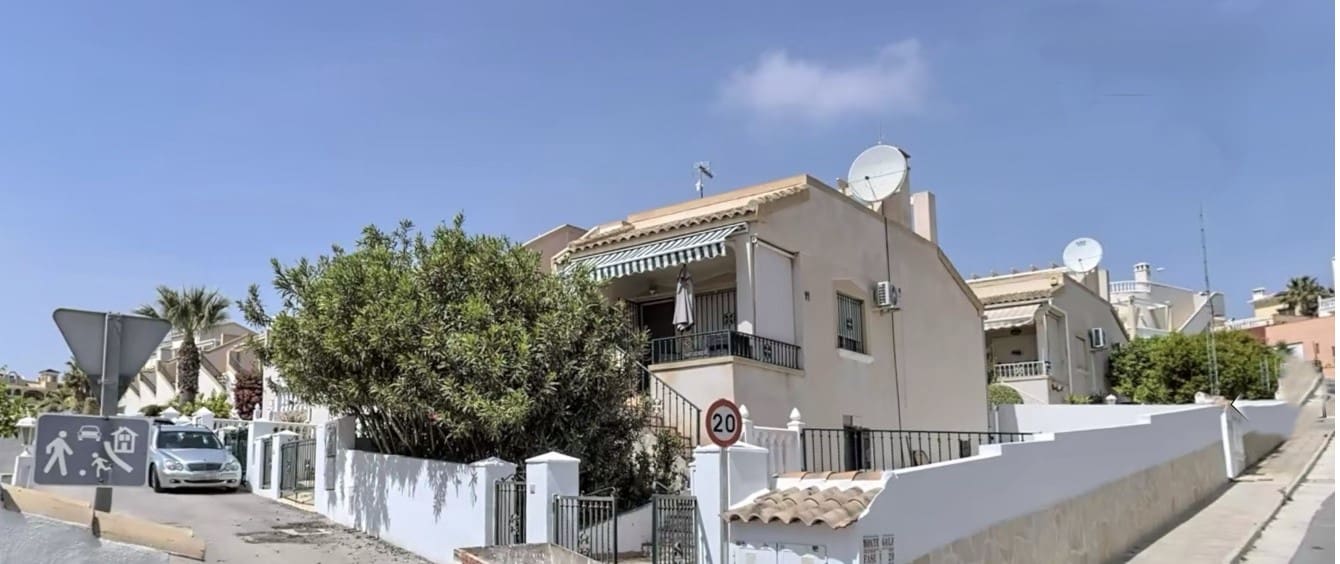 3 soveværelse Villa til salg i Villamartin med swimmingpool - € 149.900 (Ref: 9614081)