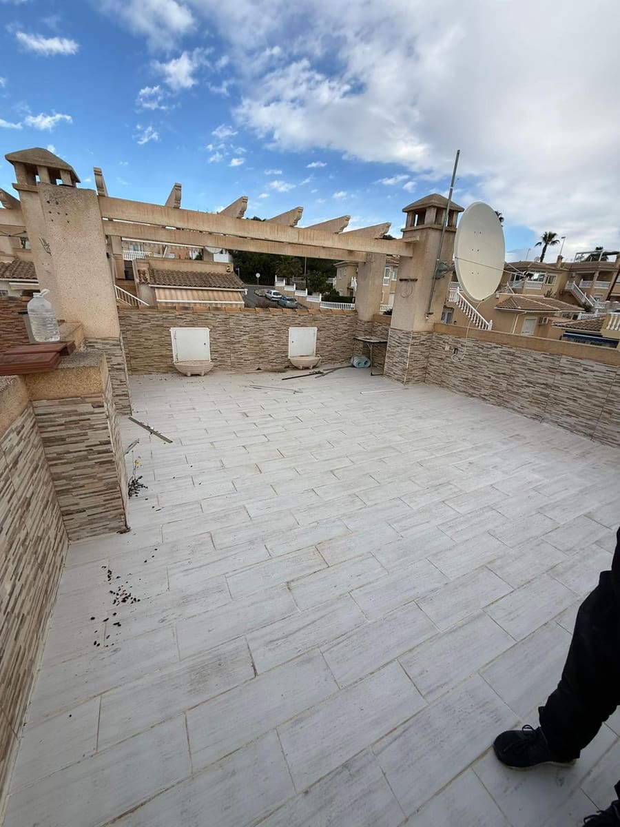 3 soveværelse Villa til salg i Villamartin med swimmingpool - € 149.900 (Ref: 9614081)