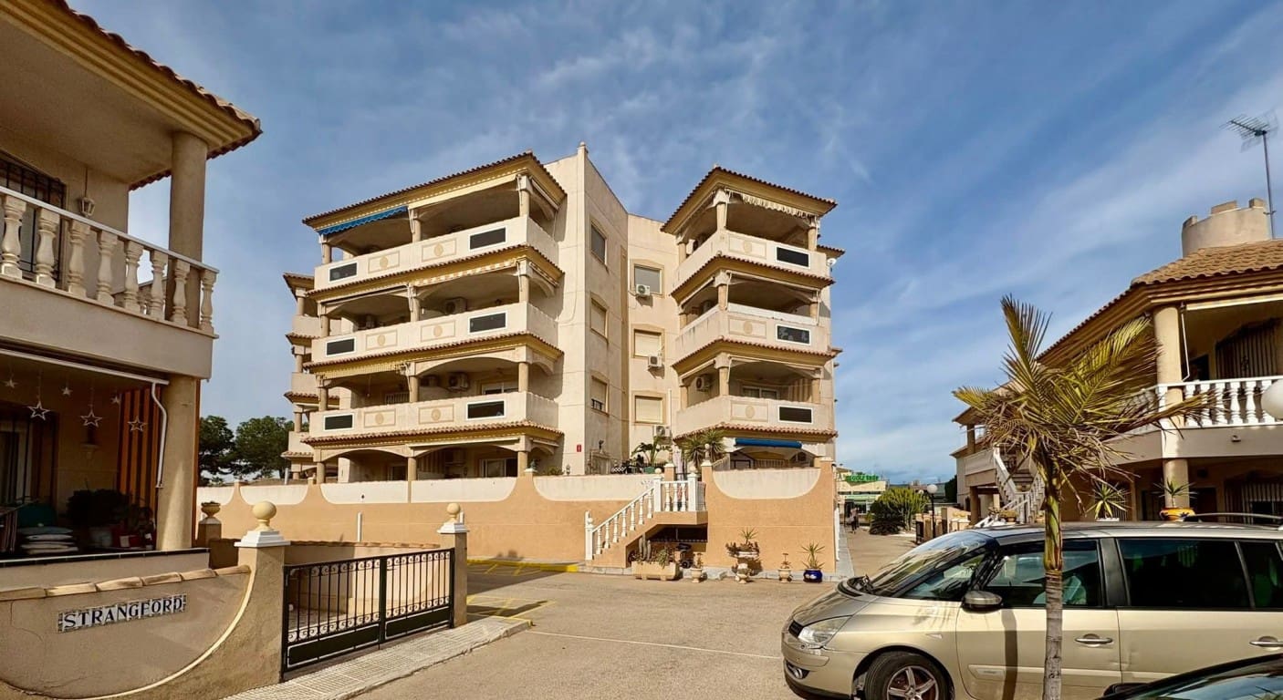 2 sovrum Lägenhet till salu i La Zenia med pool garage - 149 950 € (Ref: 9618615)