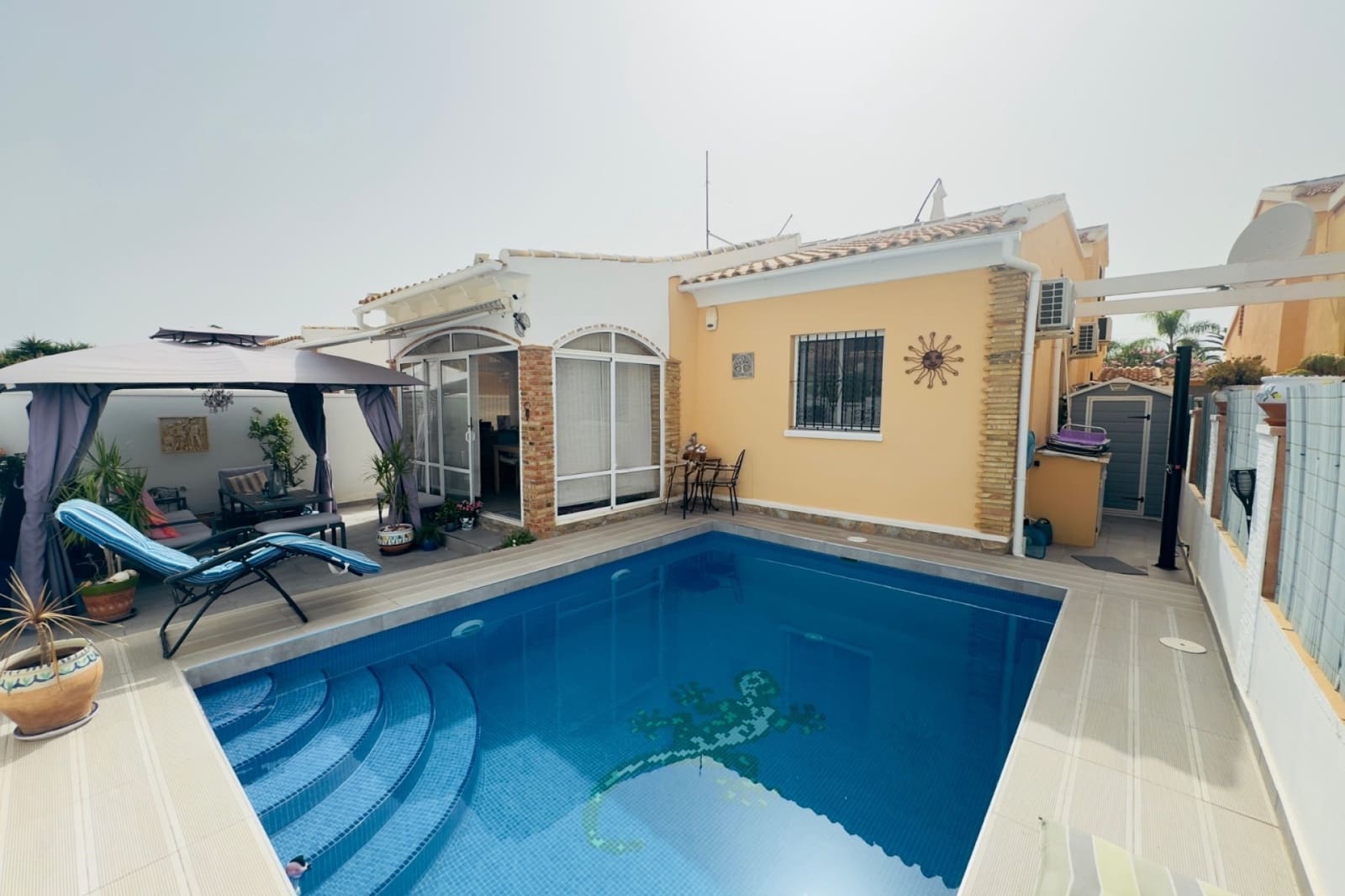 2 bedroom Villa for sale in Playa Flamenca with pool - € 219,900 (Ref: 9622938)