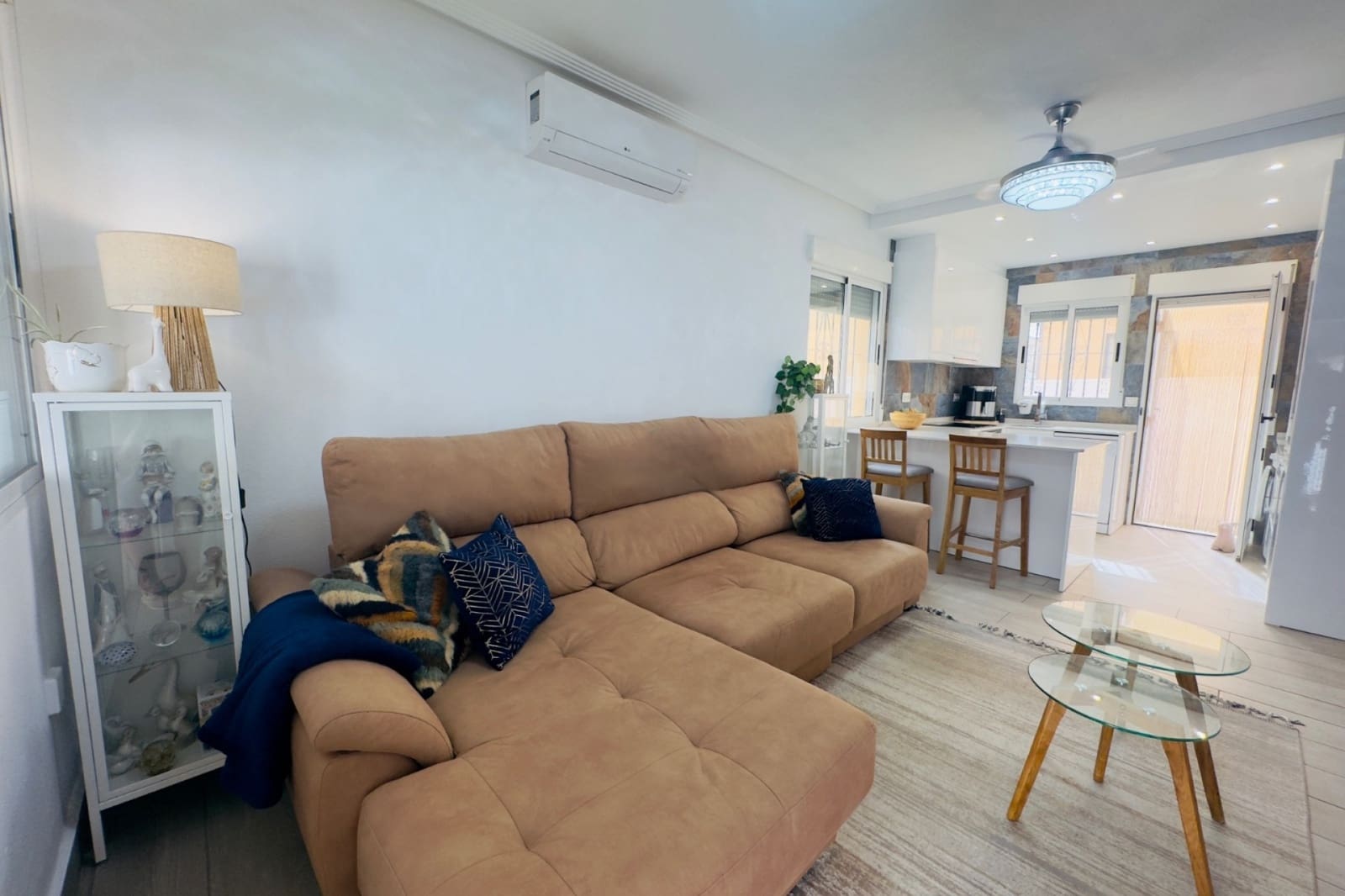 2 bedroom Villa for sale in Playa Flamenca with pool - € 219,900 (Ref: 9622938)