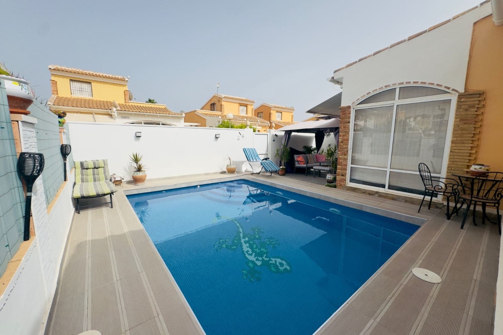 2 bedroom Villa for sale in Playa Flamenca with pool - € 219,900 (Ref: 9622938)