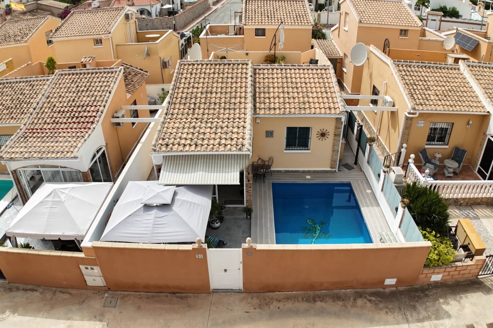 2 bedroom Villa for sale in Playa Flamenca with pool - € 219,900 (Ref: 9622938)
