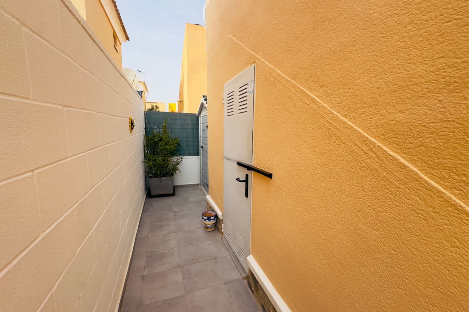 2 bedroom Villa for sale in Playa Flamenca with pool - € 219,900 (Ref: 9622938)