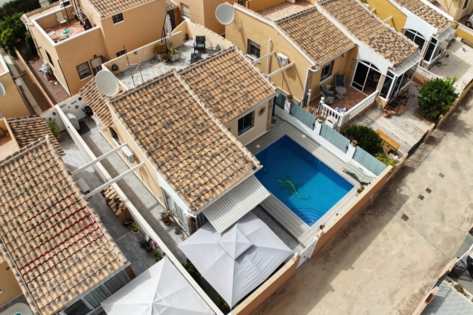 2 bedroom Villa for sale in Playa Flamenca with pool - € 219,900 (Ref: 9622938)