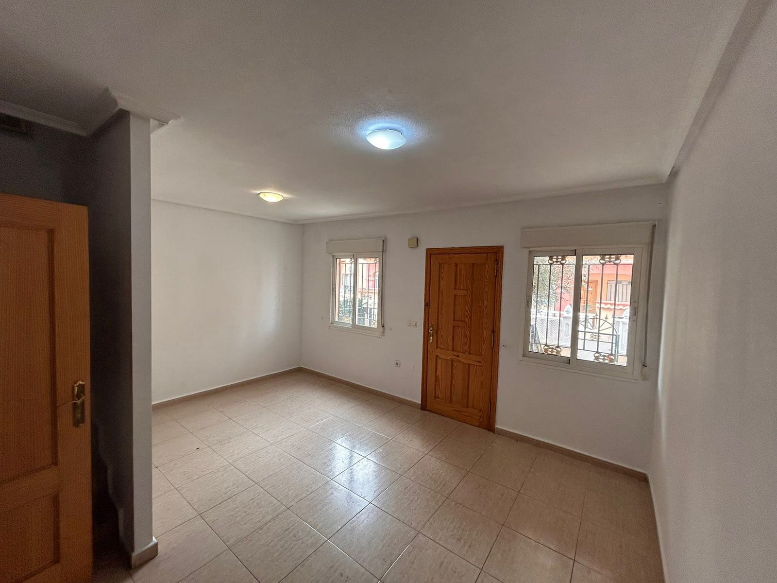 2 slaapkamer Villa te koop in Torrevieja met zwembad - € 129.990 (Ref: 9641025)
