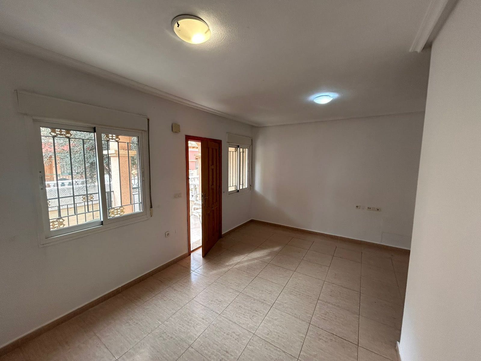 2 slaapkamer Villa te koop in Torrevieja met zwembad - € 129.990 (Ref: 9641025)