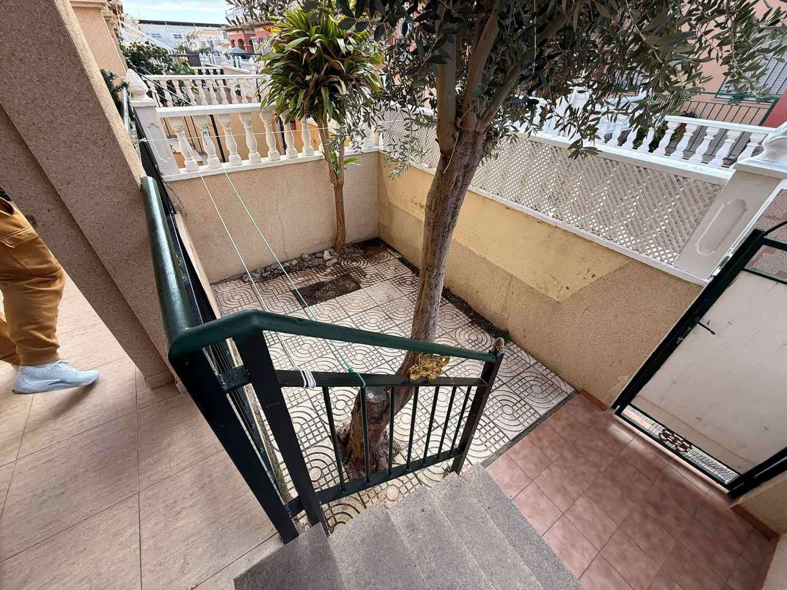 2 slaapkamer Villa te koop in Torrevieja met zwembad - € 129.990 (Ref: 9641025)