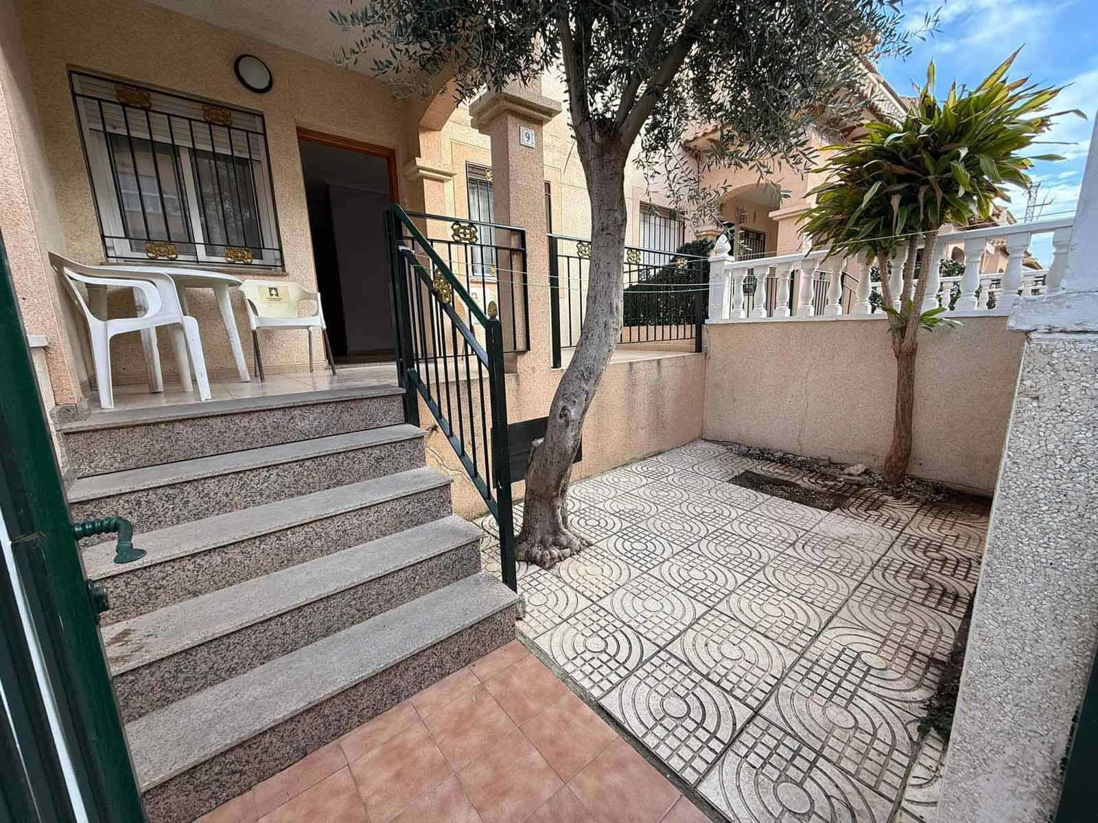 2 slaapkamer Villa te koop in Torrevieja met zwembad - € 129.990 (Ref: 9641025)