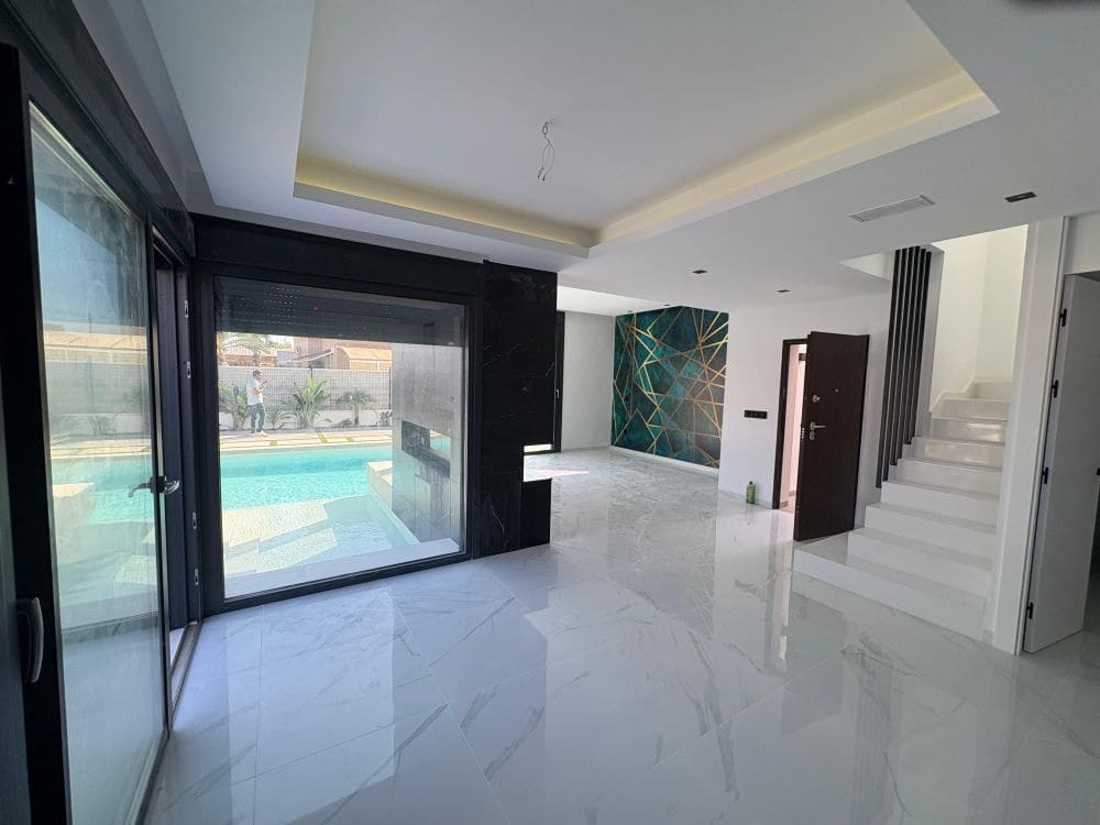 3 bedroom Villa for sale in Torrevieja with pool garage - € 695,000 (Ref: 9650443)