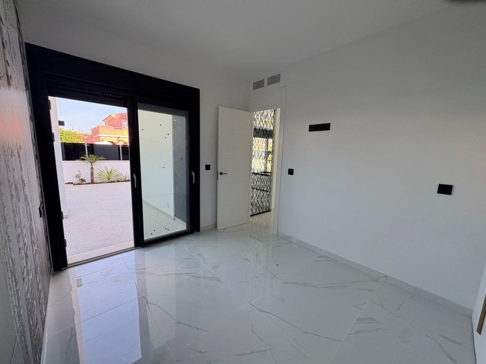 3 bedroom Villa for sale in Torrevieja with pool garage - € 695,000 (Ref: 9650443)