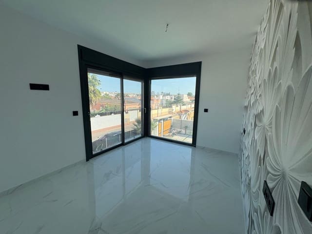 3 bedroom Villa for sale in El Chaparral - La Siesta - La Torreta, Torrevieja with pool garage - € 695,000 (Ref: 9650443)