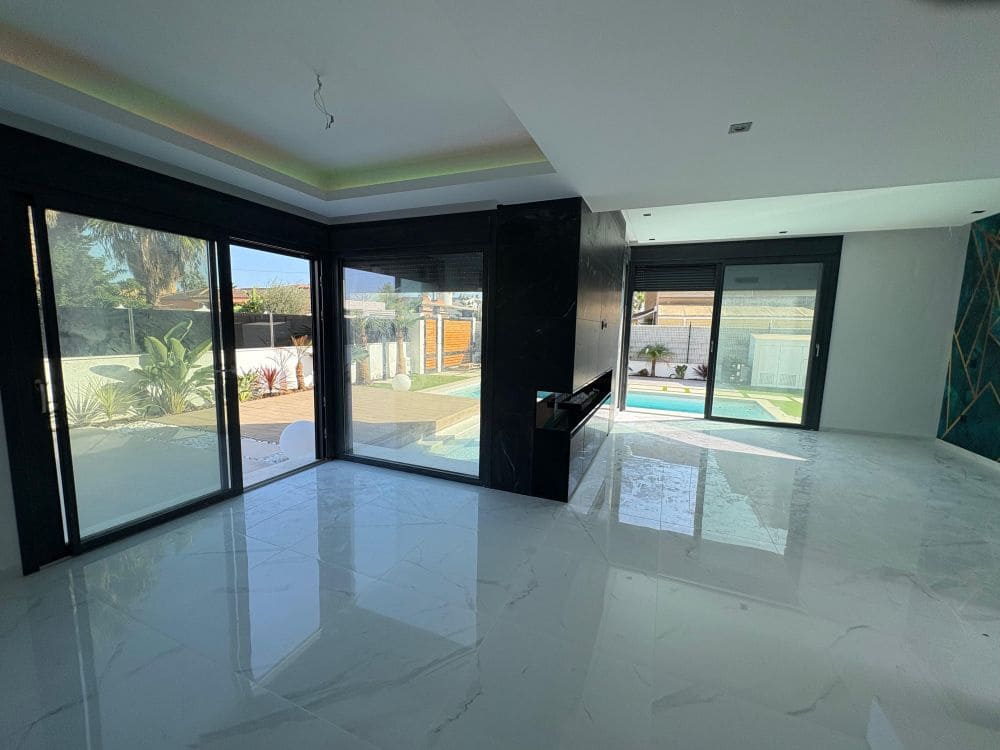 3 bedroom Villa for sale in Torrevieja with pool garage - € 695,000 (Ref: 9650443)