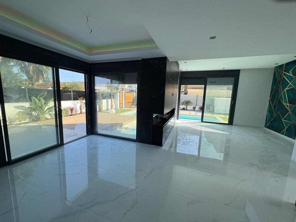 3 bedroom Villa for sale in Torrevieja with pool garage - € 695,000 (Ref: 9650443)