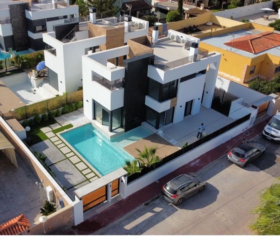 3 bedroom Villa for sale in El Chaparral - La Siesta - La Torreta, Torrevieja with pool garage - € 695,000 (Ref: 9650443)